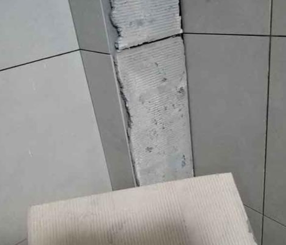 深泽瓷砖空鼓维修公司分享下厨房瓷砖脱落的补救措施。
